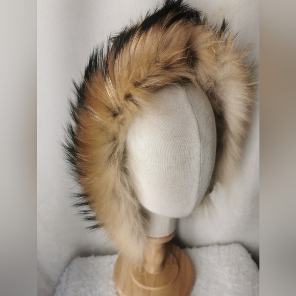 Fur hood or collar attachment - Picture 9 of 9